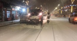 Büyükşehir Ekipleri Kar Yağışıyla Birlikte Harekete Geçti