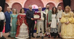 Kibarlık Budalası’ Adlı Tiyatro Oyunu Nevşehir’de Sahnelendi