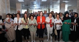 Karaman Belediyesi öncülüğünde Hayat Boyu Öğrenme Haftası etkinlikleri kapsamında düzenlenen yılsonu sergisi Lütfi Elvan Fuar ve Kongre Merkezi'nde açıldı
