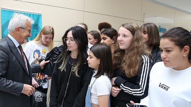 Başkan Erdem kız çocuklarıyla buluştu