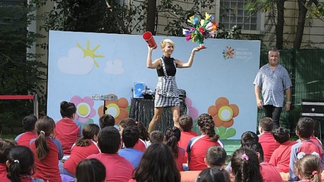 ‘Cenk Yüksel Sesim Resim Sergisi’ Antalya Migros AVM’de TEGV çocukları önce sergiyi gezdi, sonra gönüllerince eğlendi