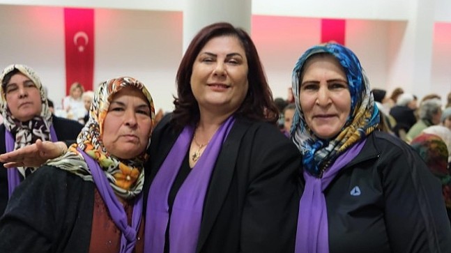 Aydın Büyükşehir Belediye Başkanı Özlem Çerçioğlu, düzenlenen kahvaltıda kadınlarla bir araya geldi