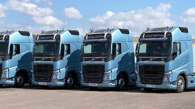 Volvo Trucks teslimatta hız kesmiyor: Trans 33 Lojistik’e 5 adet Volvo FH500 TC kamyon