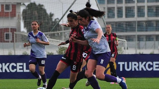 Turkcell Kadın Futbol Ligi Sağlık Çalışanları Sezonu’nda yarı finaller pazar