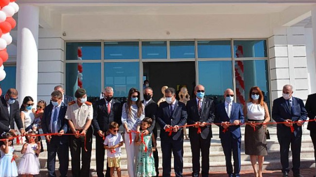 Dr. Suat Günsel Devlet İlkokulu Lefkoşa, Cumhurbaşkanı Ersin Tatar’ın katılımıyla düzenlenen törenle KKTC Milli Eğitim ve Kültür Bakanlığı’na teslim edildi