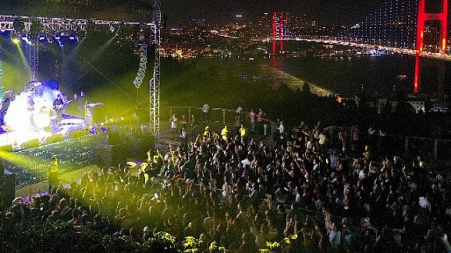 Üsküdar’da yaz coşkusu muhteşem konserlerle devam ediyor