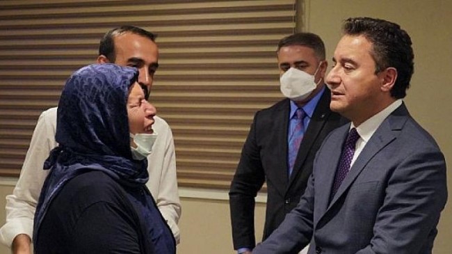 Ali Babacan, Emine Şenyaşar ve Ferit Şenyaşar’la görüştü