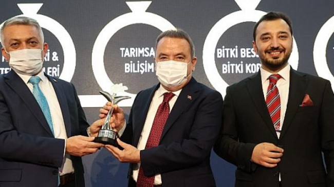 Büyükşehir Belediyesi Dijital Tarım Projesi ile ödül aldı