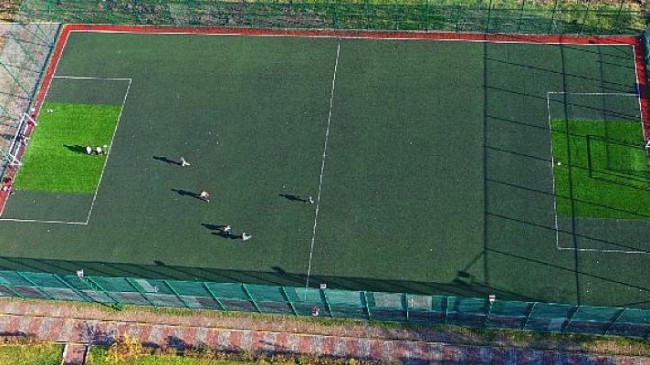 Kartepe’de futbol sahaları yenilendi
