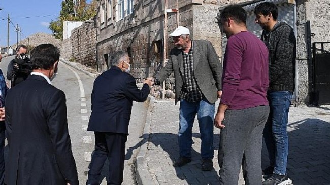 Kayseri Büyükşehir Belediye Başkanı Dr. Memduh Büyükkılıç, Mahalle Mahalle Vatandaşla Kucaklaşıyor