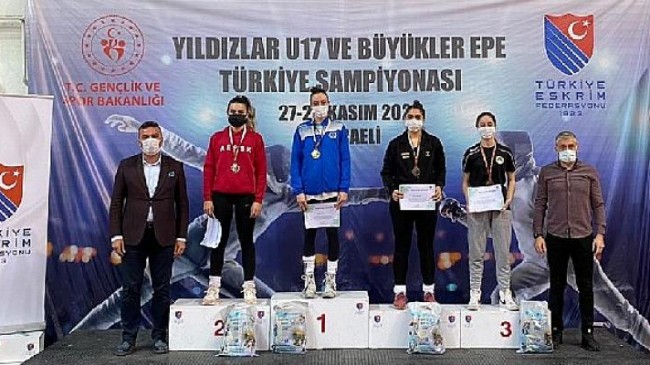 Kağıtsporlu Gökçe kürsünün zirvesinde