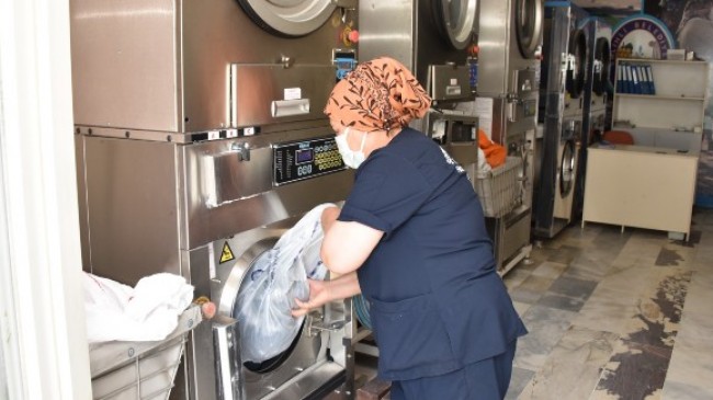 Salihli Belediyesi Evde Temizlik Hizmeti İle Yüz Güldürüyor