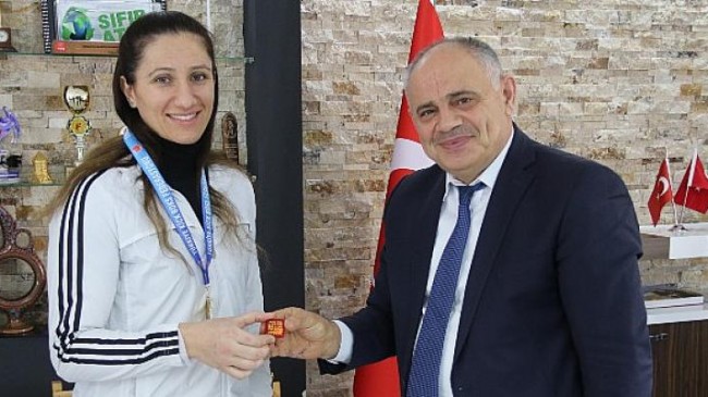 Kick Boks Türkiye Şampiyonu’ndan Başkan Öztürk’e Ziyaret