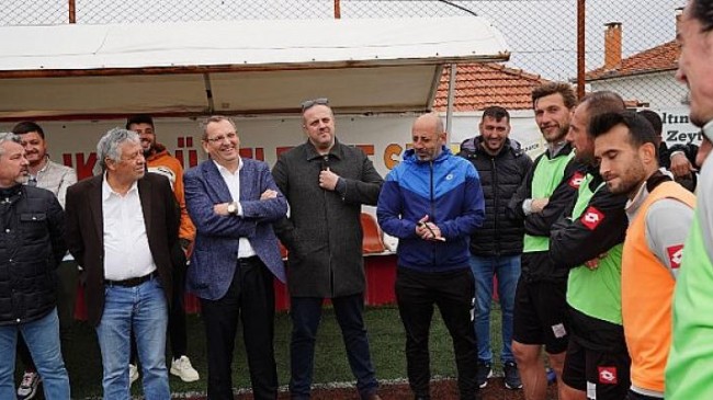 Başkan Mesut Ergin’den Ayvalıkgücü Belediyespor Antrenmanına Motivasyon Ziyareti
