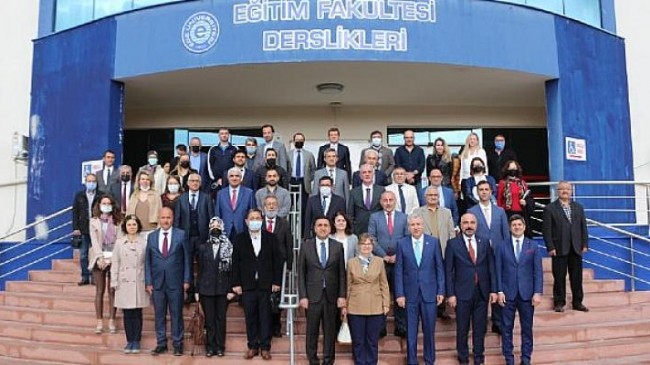 İzmir İl Milli Eğitim Müdürlüğü ve Ege Üniversitesi İşbirliğinde Öğretmen Eğitimleri Devam Ediyor