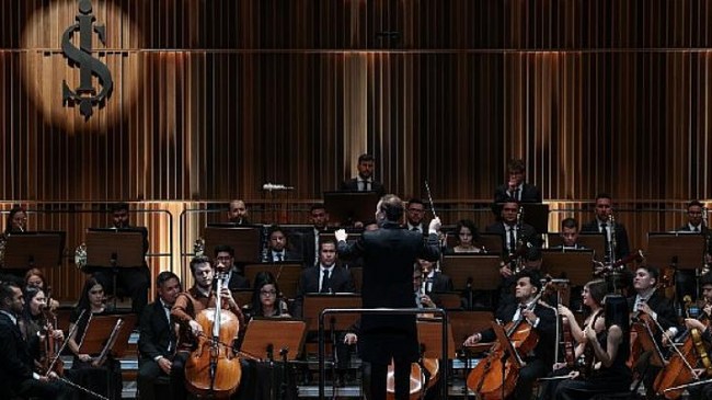 Venezuela Simon Bolivar Senfoni Orkestrası Fırtına Estirdi