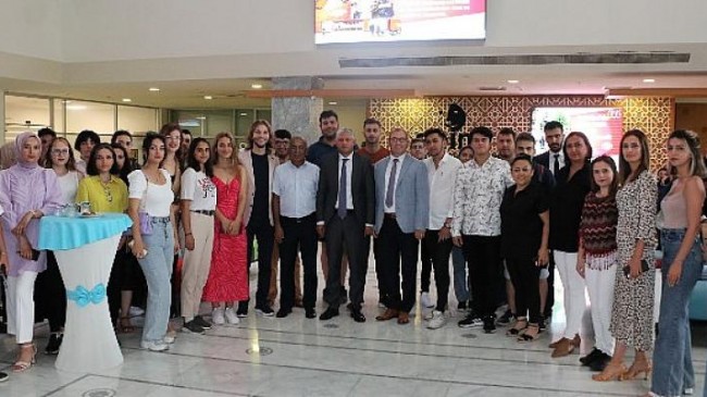 Antalya Büyükşehir’in genç gönüllüleri sertifika aldı