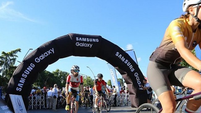 Bisiklet severler, Samsung’un en yeni akıllı saatlerini ve kulaklıklarını deneyimledi!
