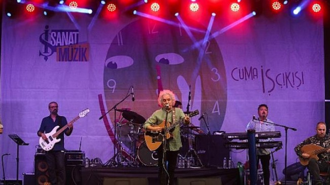 Cuma İş Çıkışı Ankara Konserinde Yeni Türkü Sahne Aldı