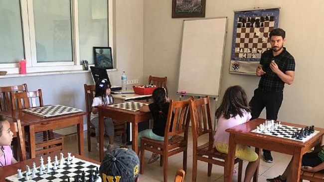Burhaniye Belediyesi Gençlik Merkezi Yaz Kurslarına Yoğun  İlgi
