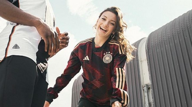 Adidas iddialı ülkelerin formalarıyla 2022 FIFA Dünya Kupası için hazır
