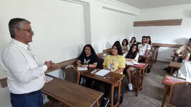 Kemer belediyesinin Açtığı Kursta Üniversiteye Ücretsiz Hazırlanıyor
