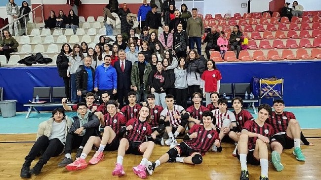 Yeni Kurulan Gölcük Belediyespor Erkek Voleybol Takımı İlk Maçında Galip