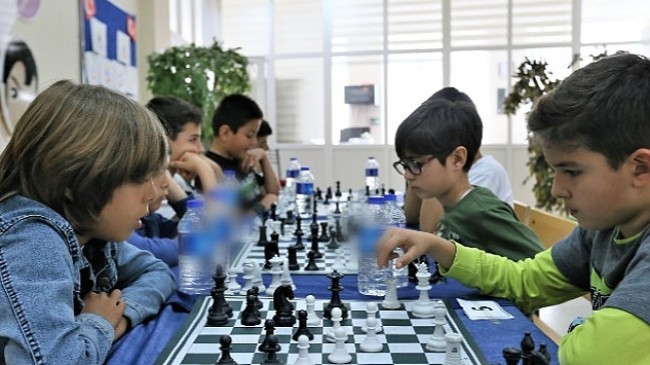 Aydın Büyükşehir Belediyesi'nin satranç turnuvasına yoğun ilgi