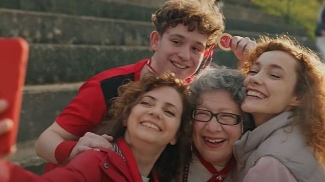 MediaMarkt 'Anneler Neler Neler Günü' Reklam Filminde Ailedeki Tüm Annelere Yer Verdi