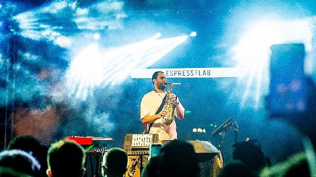 Dünyaca ünlü çoklu enstrüman sanatçısı Ash'ten Espressolab Roastery'de sürpriz konser