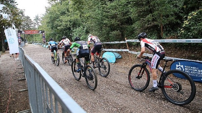 Kocaeli'de Uluslararası Dağ Bisikleti Kupası Yarışları start aldı