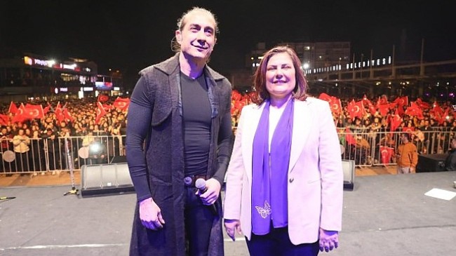 Aydın Büyükşehir Belediyesi'nin Düzenlediği Kıraç Konseriyle Coştu