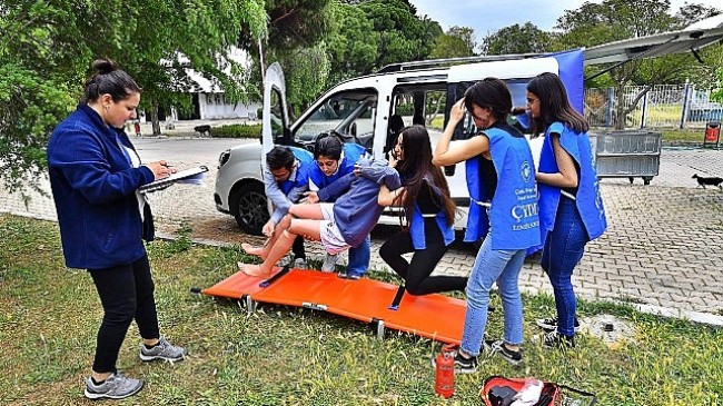 Büyükşehir'den gençlere “İlk Yardım Turnuvası" Gençler hayat kurtarmak için yarıştı