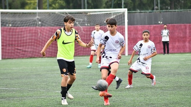 Çiğli'de 19 Mayıs Kutlamaları Futbol Turnuvası ile Başladı