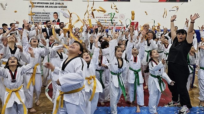 Gölcük Belediyespor bünyesindeki Taekwondo branşında 420 sporcu, kuşak atlama sevinci yaşadı