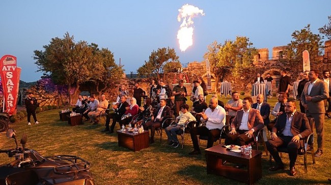 Nevşehir Belediyesi himayesinde bu yıl ilki gerçekleştirilecek olan Kapadokya Güzel Atlar Diyarı Festivali için start verildi. 1 ay boyunca Kayaşehir'de gerçekleştirilecek olan festivale birçok ünlü sanatçı katılacak