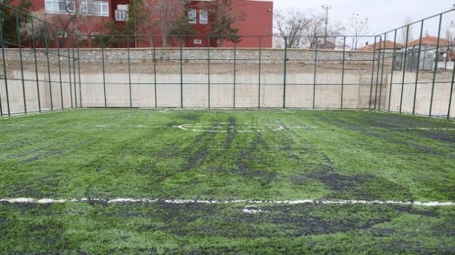 Gölbaşı Belediyesi Dört Futbol Sahanın Yapımını Tamamladı