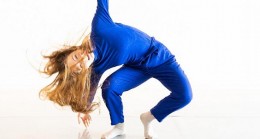 Akbank Sanat’dan 29 Nisan Dünya Dans Günü’ne özel ‘Paspas’ın içinde’ solo dans performansı