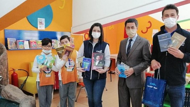 Aliağa Belediyesi’nden Okullara 5 Bin 260 Kitap