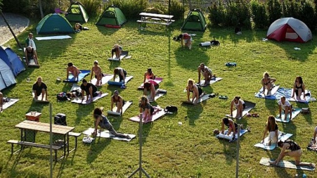 Yoga festivali Bornova Macera Parkı’nda başladı