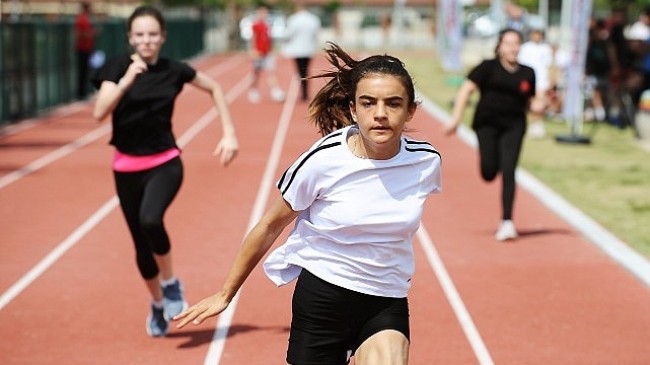 Semra Aksu Atletizm Parkı 1 yılda binlerce Karşıyakalıyı atletizm ile tanıştırdı