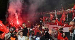 Yenişehir Belediyesi zaferin coşkusunu sokaklara taşıdı