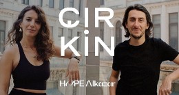 Hope Alkazar'ın İlk Tiyatro Oyunu Çirkin Kasım Ayında Sahnede