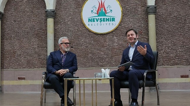 Nevşehir Belediyesi tarafından düzenlenen 'Ramazan Sohbetleri' programının konuğu ünlü yazar Bahadır Yenişehirlioğlu oldu