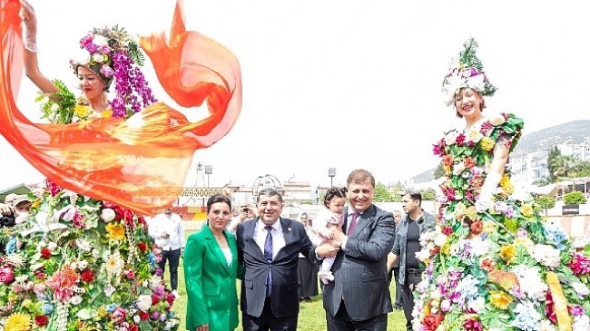 İzmir'in geleneksel festivaliyle Bayındır'da yine çiçekler açtı  “Bize üretmek yakışıyor"