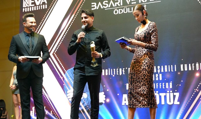 Kuaför Aziz Kötüz’e başarı ödülü