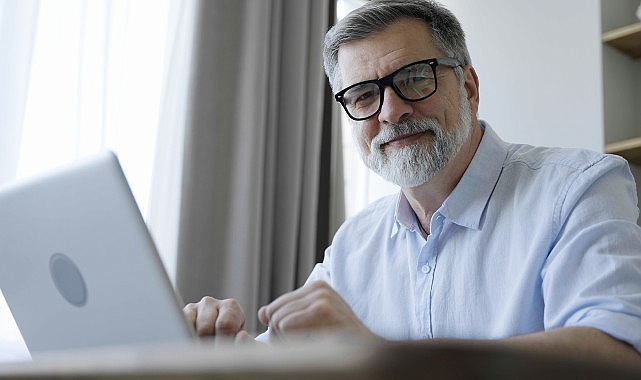 Akbank, yeni bir kampanya ile emeklilere özel avantajlar sunmaya devam