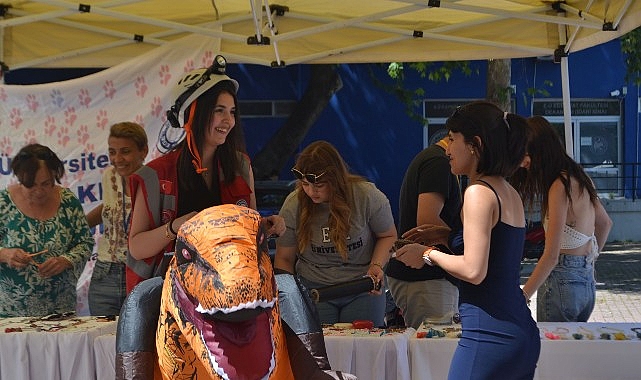 Üç gün sürecek şenlik boyunca konserler, tanıtım stantları, dans gösterileri,