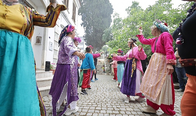 Narlıdere, bolluk ve bereketin simgesi Hıdırellez'i Tarihi Yukarıköy'de karşıladı