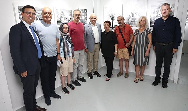 Reha Akçakaya'nın kızılötesi  tekniğini kullanarak elde ettiği eserlerinden oluşan ‘Gerçekten